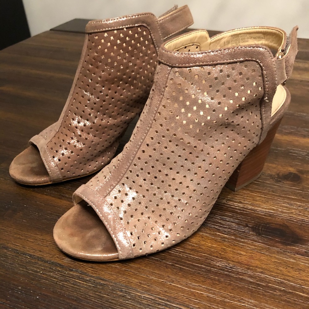 Isola chunky heels peep toe